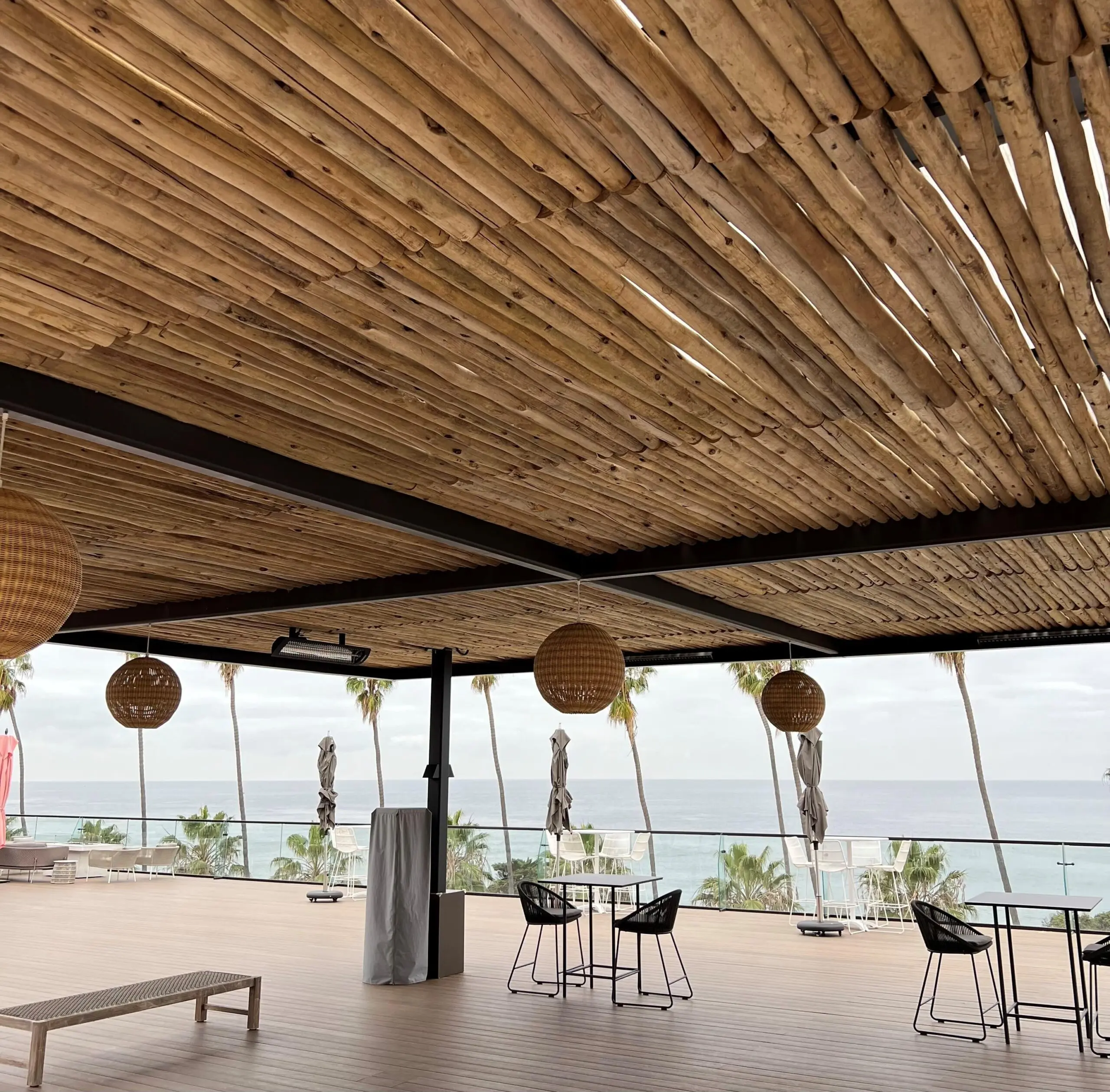 la jolla cove outdoor seating area
